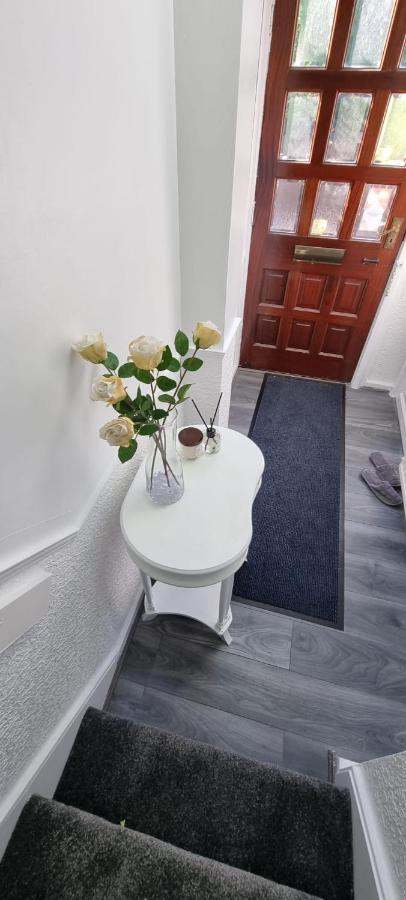 Centrally Located W/ Free Parking & Smart Tv 利兹 外观 照片
