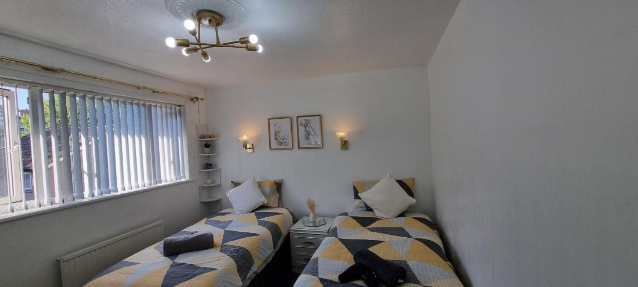 Centrally Located W/ Free Parking & Smart Tv 利兹 外观 照片