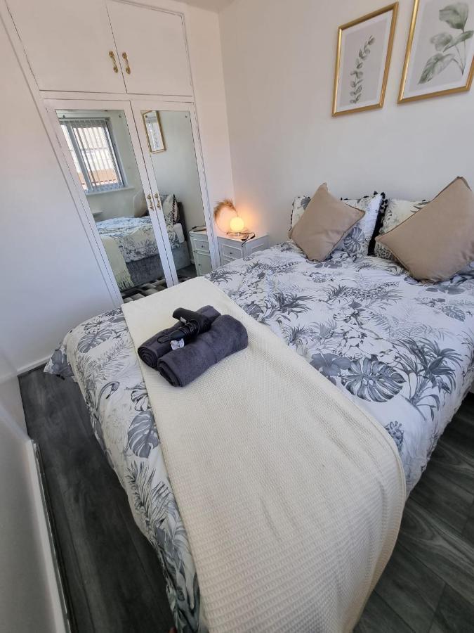 Centrally Located W/ Free Parking & Smart Tv 利兹 外观 照片