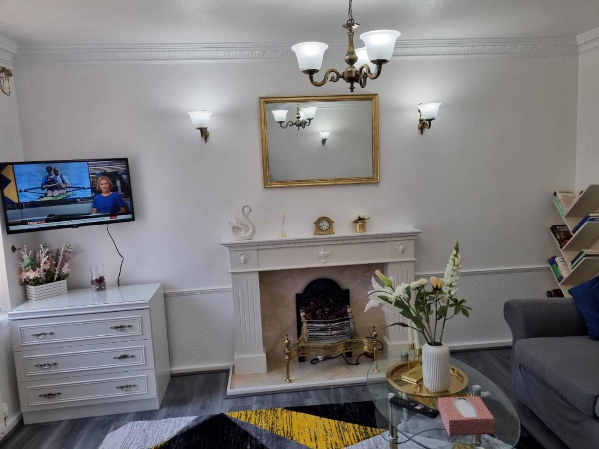 Centrally Located W/ Free Parking & Smart Tv 利兹 外观 照片